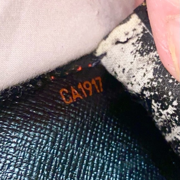 Authentic Louis Vuitton Epi agenda PM day planner plus unbranded paper included - Picture 12 of 16